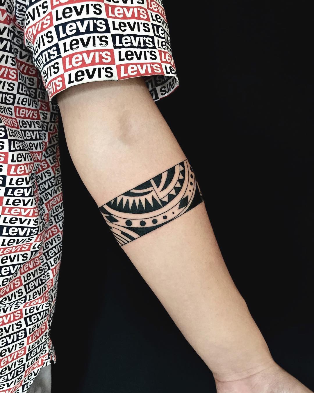 29-significant-armband-tattoos-meanings-and-designs-2019
