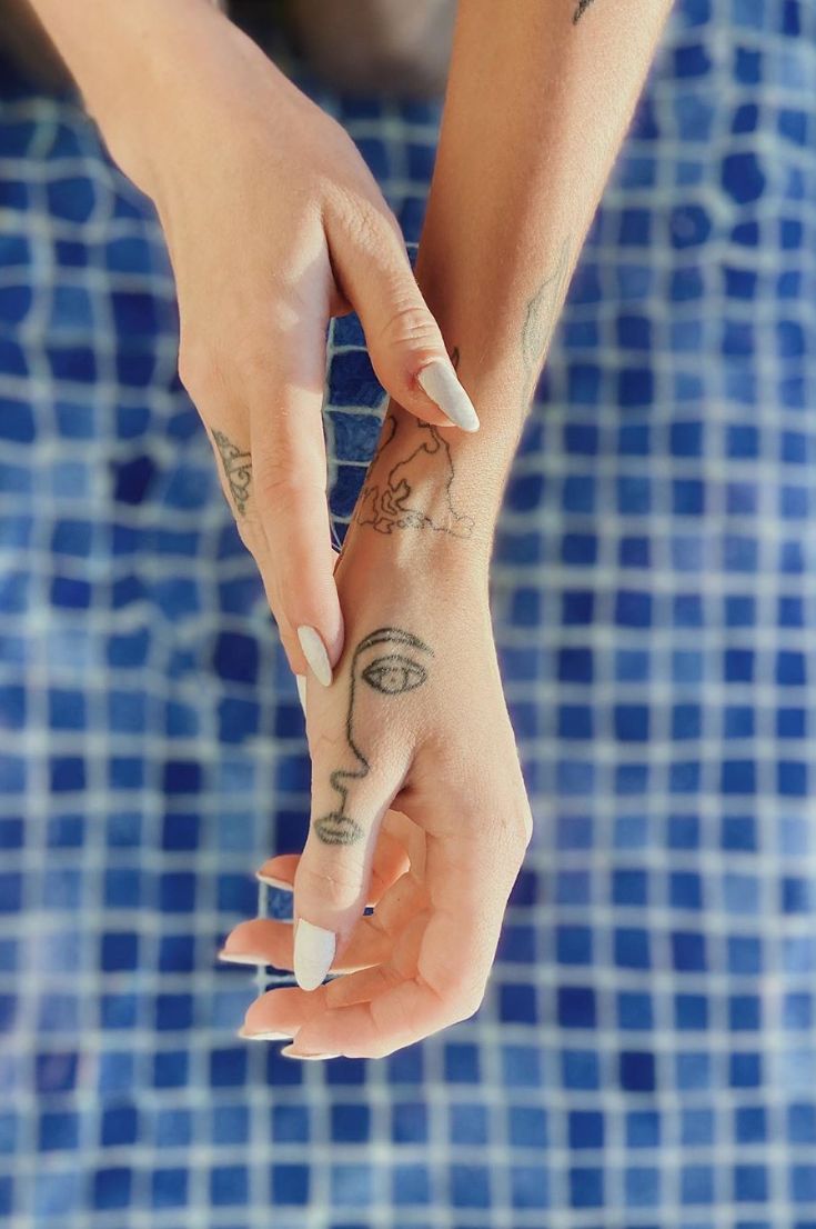 20-best-finger-tattoos-designs-2020